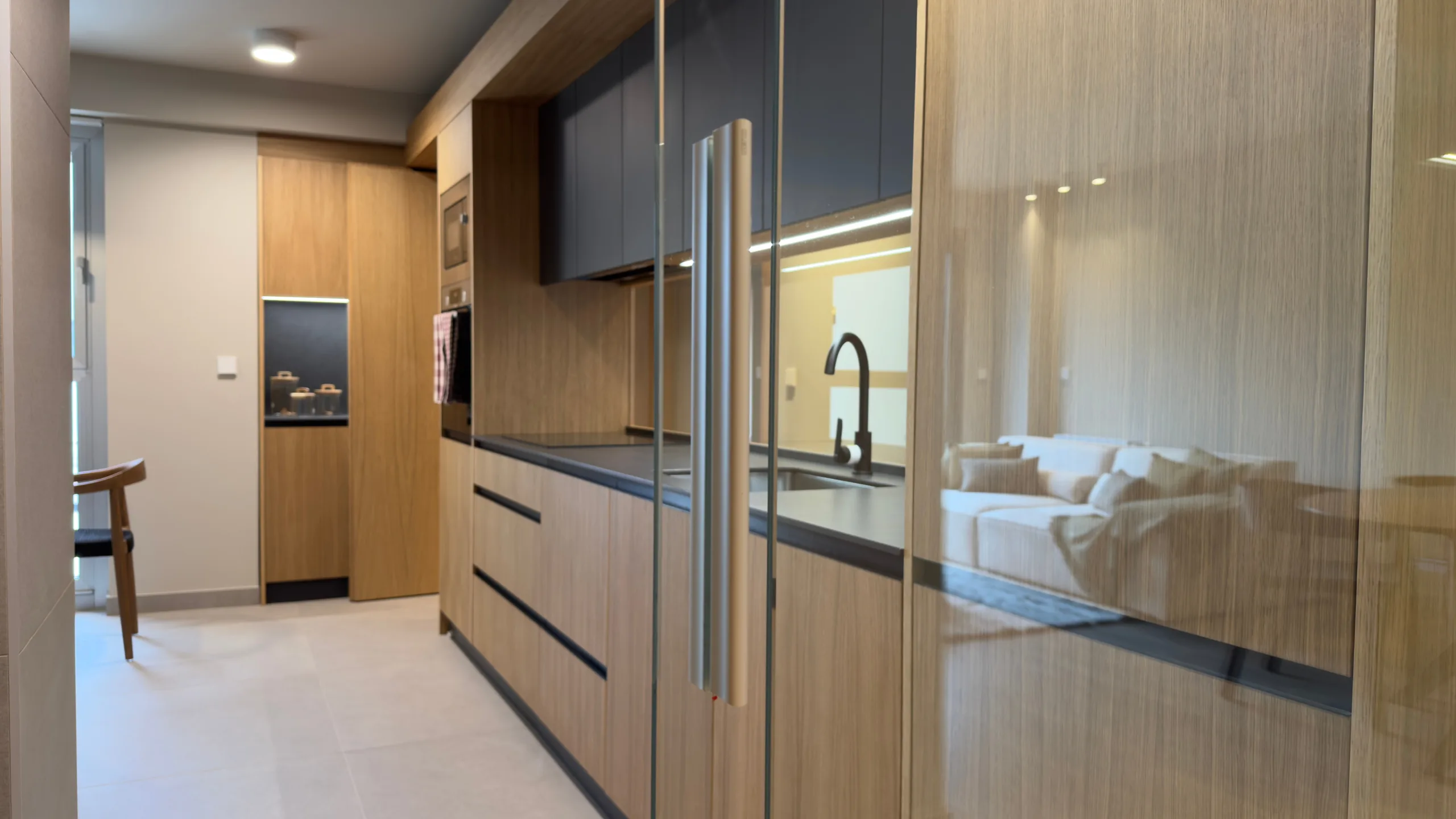 Cocina con electrodomésticos BOSCH y encimera DEKTON